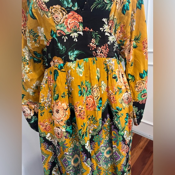 Anthropologie Printed V-Neck Maxi Dress - Picture 13 of 16